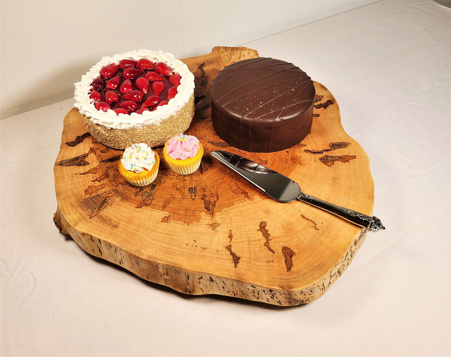 ROUND CHARCUTERIE BOARD - AMBROSIA MAPLE CROSSCUT