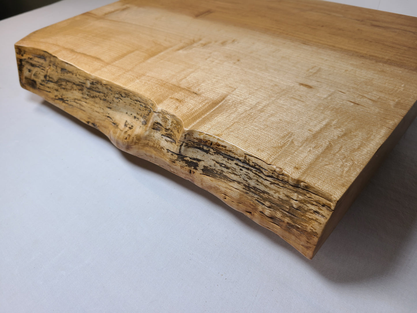 MAPLE_CLASSIC_LIVE_EDGE_CUTTING_BOARD_5_912a4d7e-7773-4af5-8c54-d94bb22f681c - Zim Boards