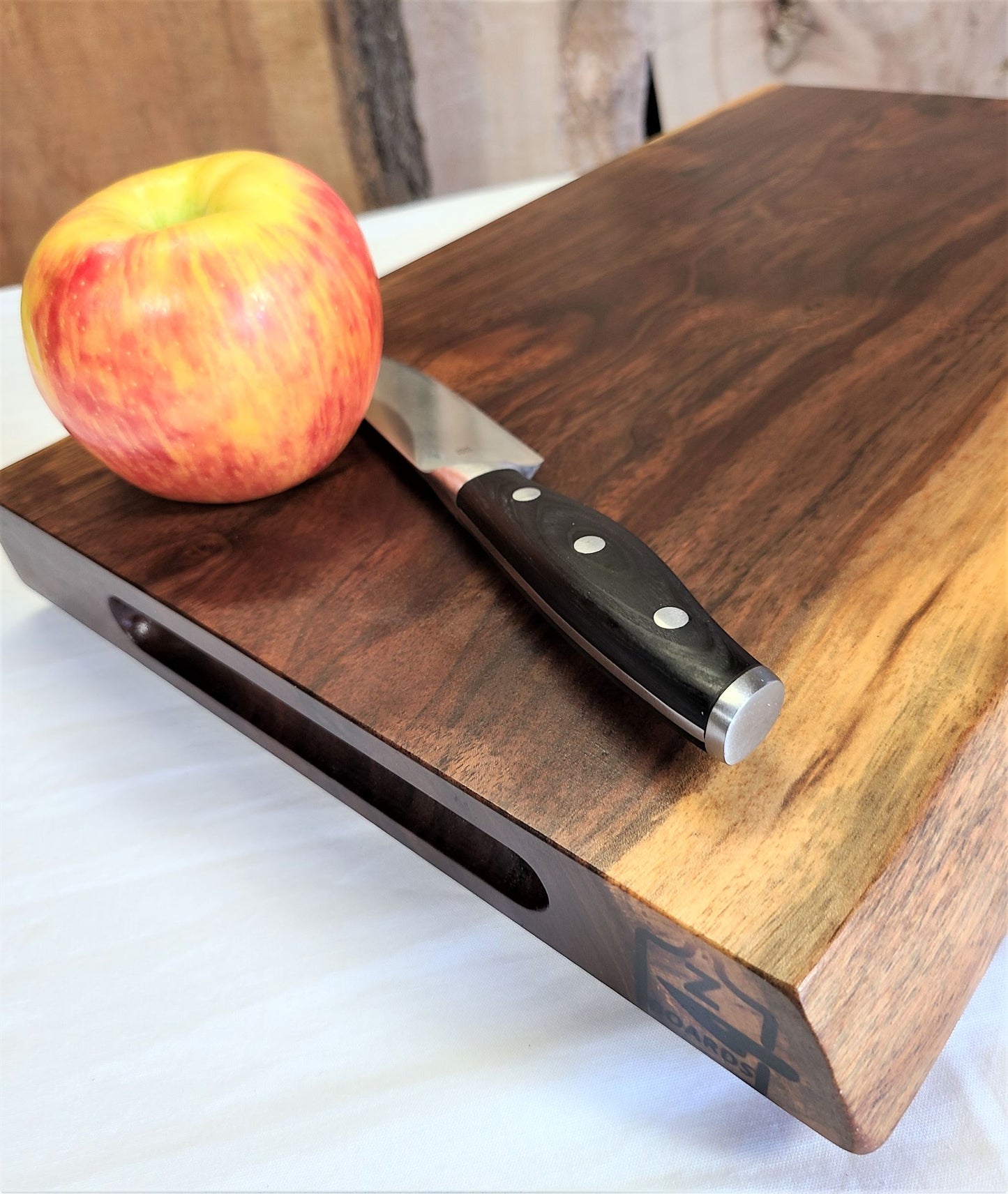 LIVE EDGE WALNUT CUTTING BOARD / FLAT TOP SERIES