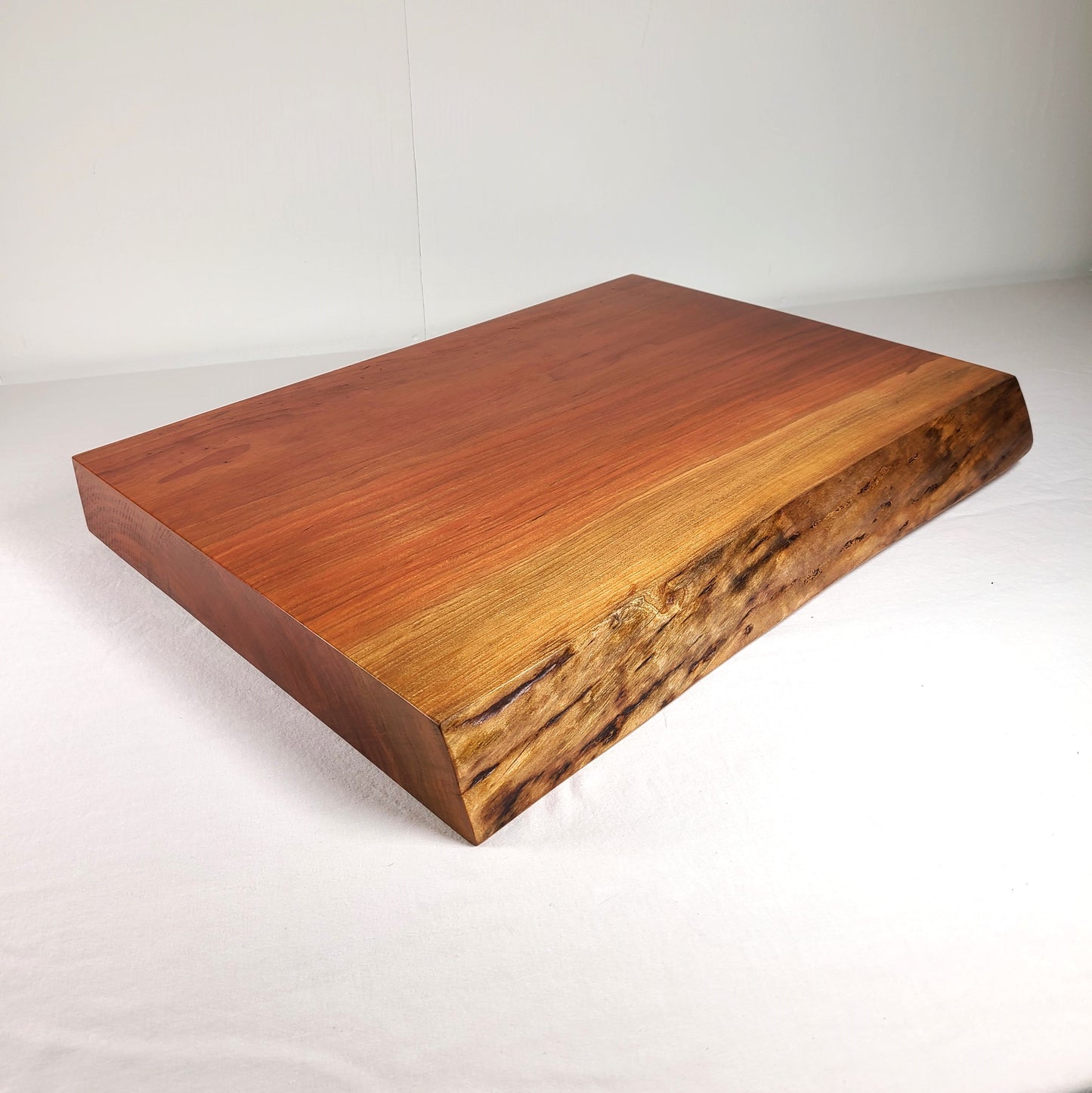 LIVE EDGE CHERRY CUTTING BOARD / CLASSIC SERIES