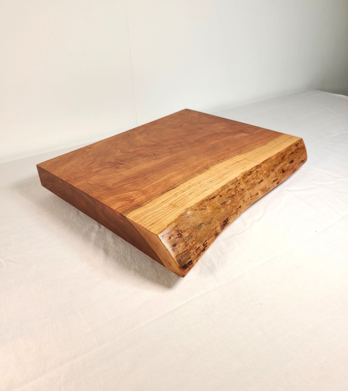 LIVE EDGE CHERRY CUTTING BOARD / CLASSIC SERIES