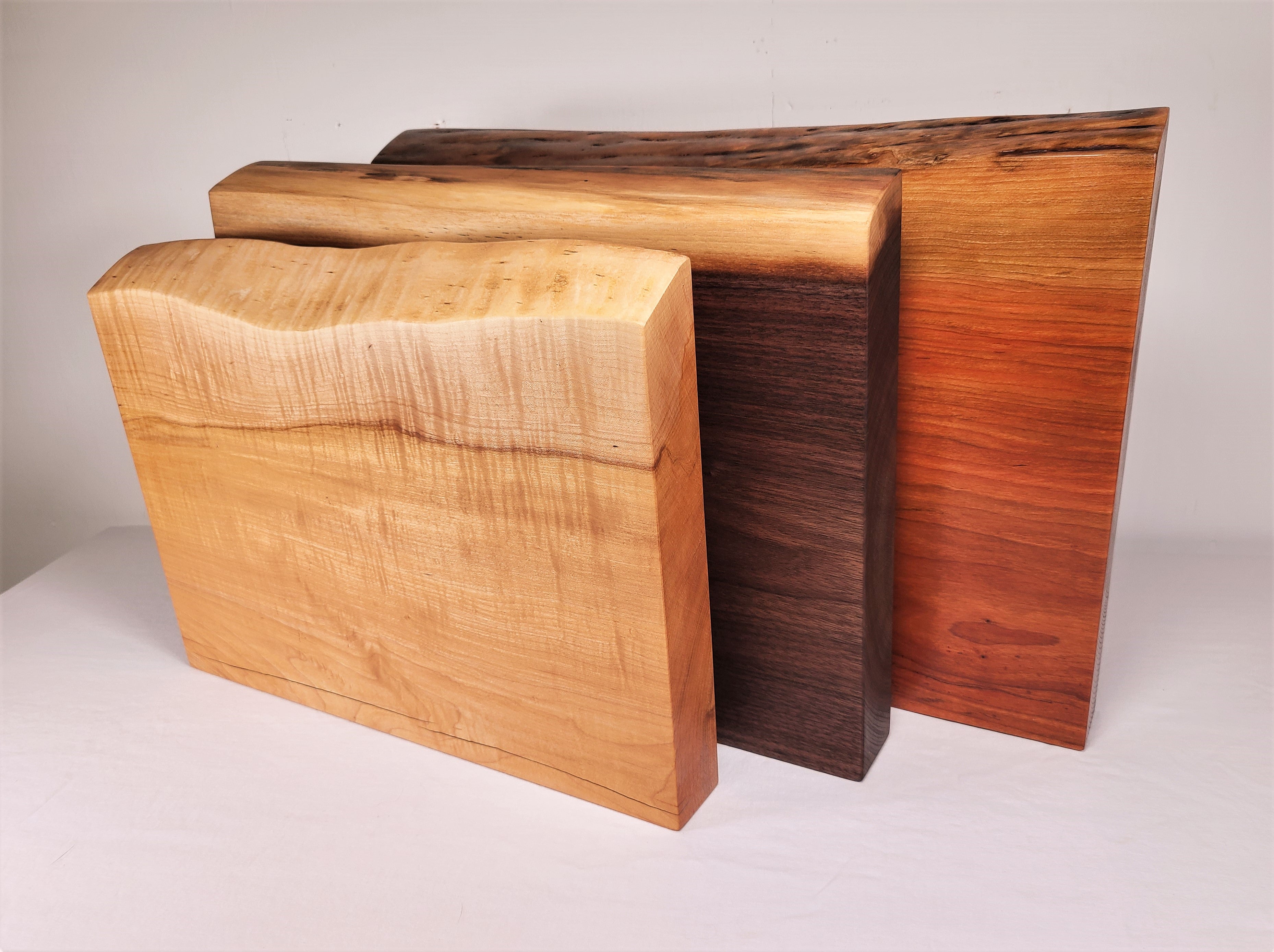 Hard Maple Live Edge Cutting Board / 2" single-plank (Classic Series)