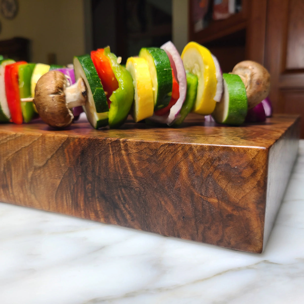 ENGLISH_WALNUT_CUTTING_BOARD_FLAT_EDGE_3 - Zim Boards