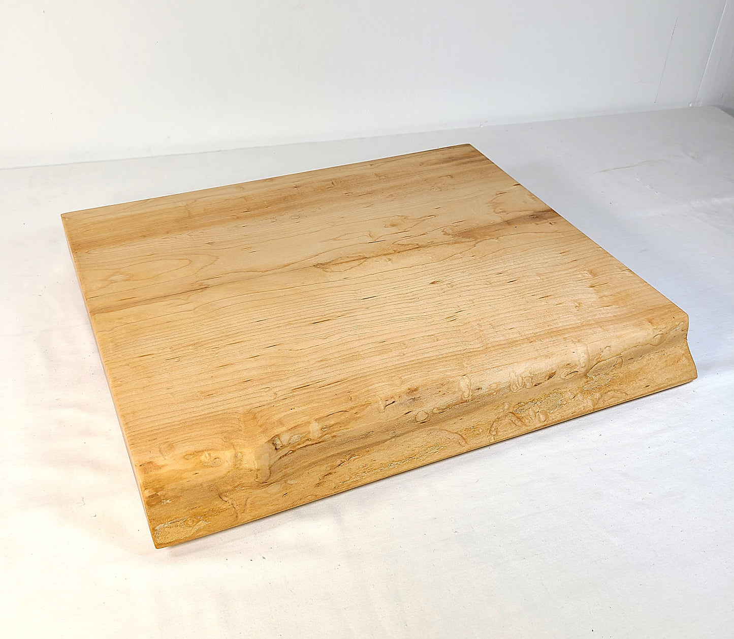 MAPLE_CLASSIC_LIVE_EDGE_CUTTING_BOARD_10_ba548c4b-d226-4cf4-a94a-b8047d52ffe7 - Zim Boards