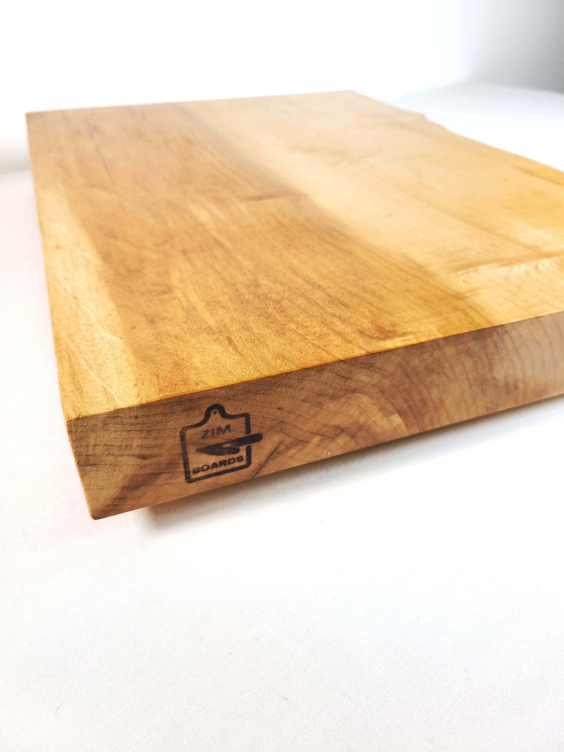 MAPLE_CLASSIC_LIVE_EDGE_CUTTING_BOARD_6 - Zim Boards