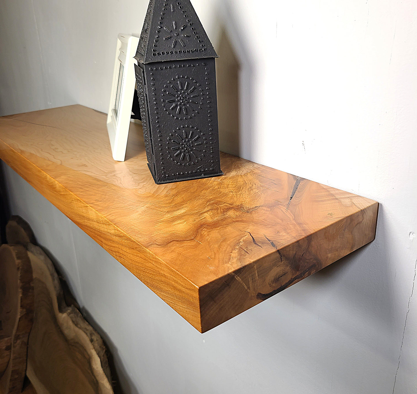SUGAR MAPLE FLOATING SHELVES