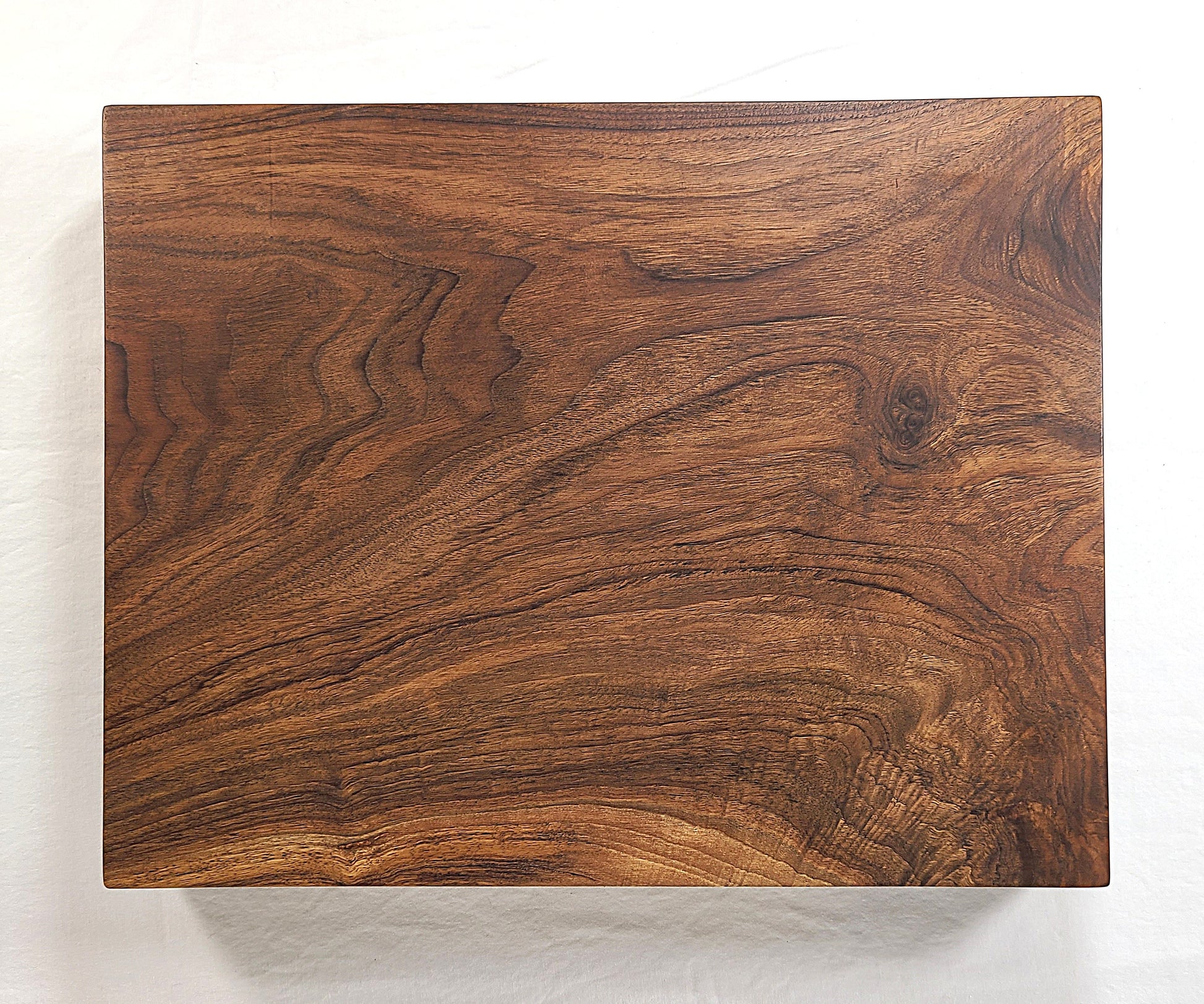 flat_edge_english_walnut_cutting_board_1 - Zim Boards